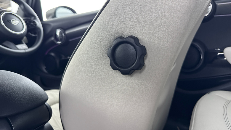 MINI Hatchback 1.5 Cooper Exclusive 5dr Auto Petrol Hatchback